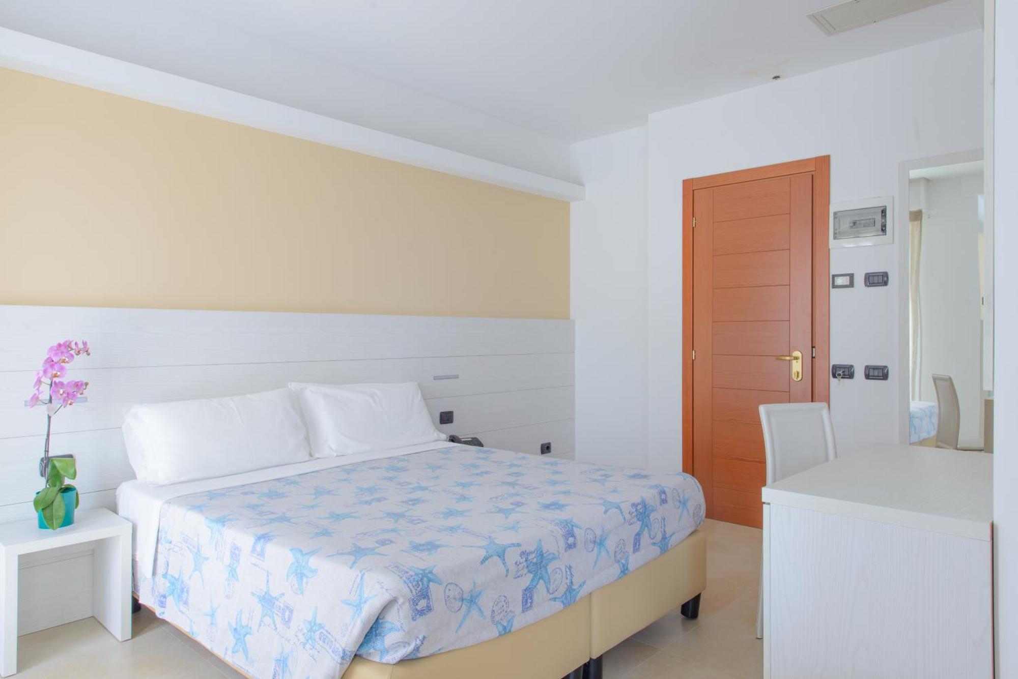 Hotel Sans Souci Ріміні Екстер'єр фото